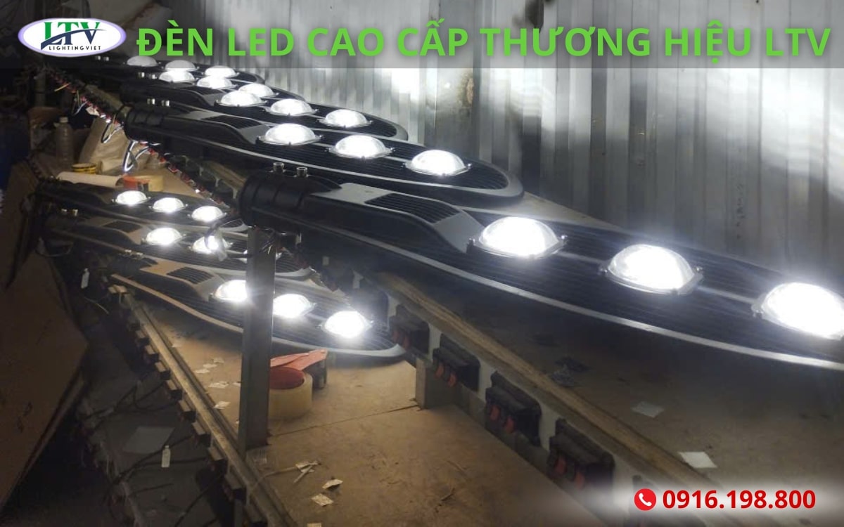 Hệ Thống Chiếu Sáng LED - Đèn Đường LED Lá Trong Nhà Máy