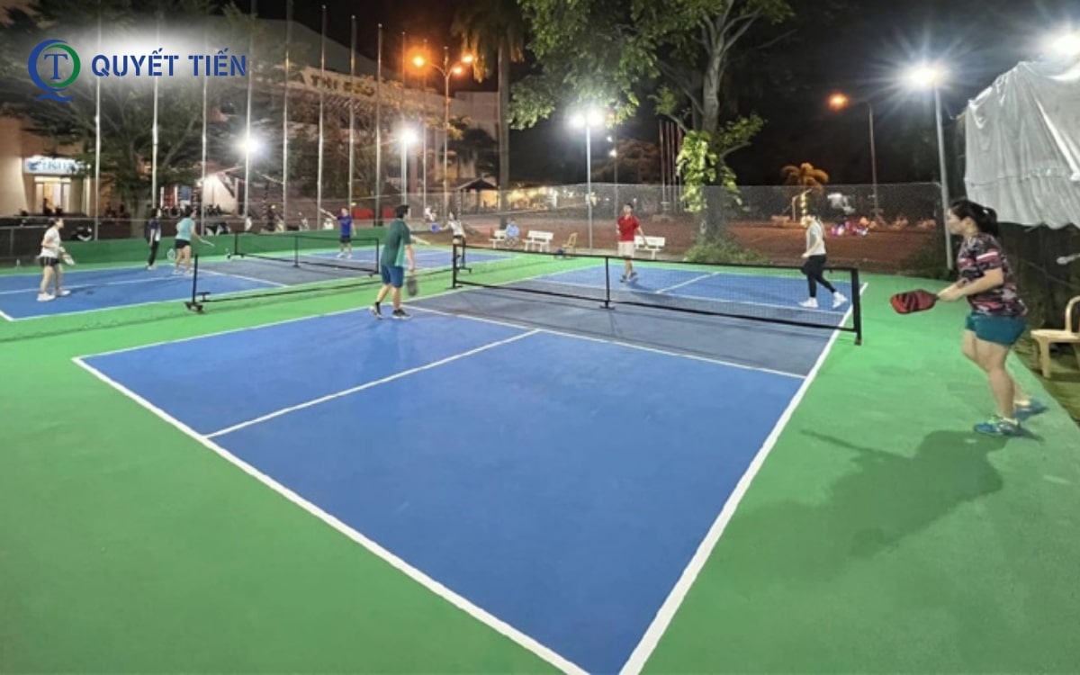 Hệ thống đèn chiếu sáng sân Pickleball