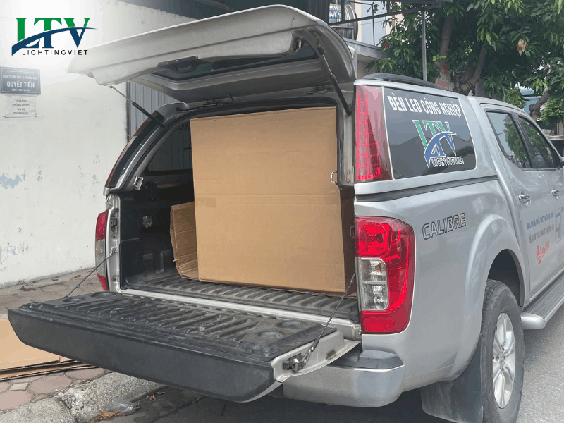 Xe vận chuyển vật tư đèn công nghiệp