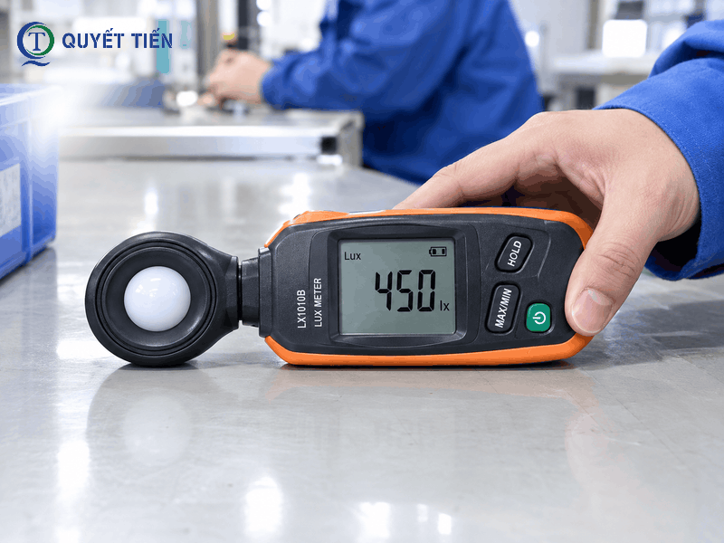 Máy đo lux trong nhà xưởng